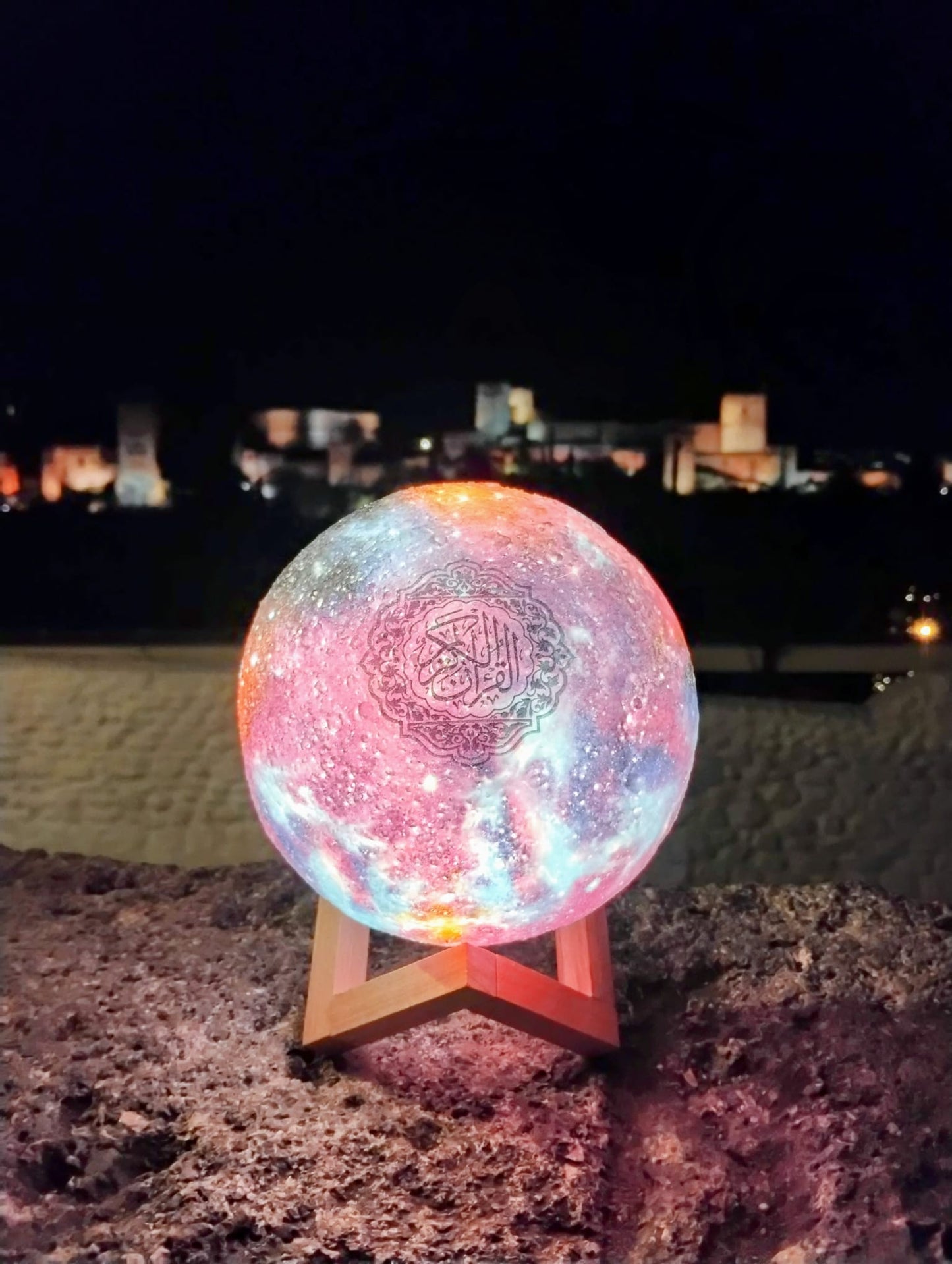 Reproductor Coránico Inteligente con Proyección LED.